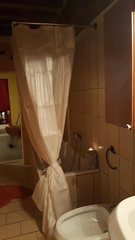Apartment Appartamento Ferro Di Cavallo Ponte a Tressa Italy